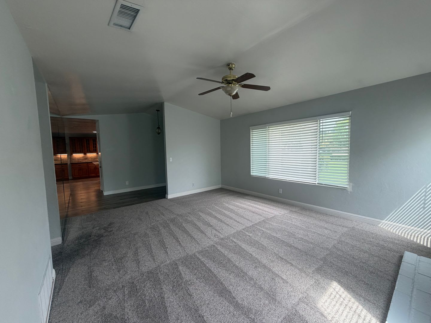 3-bed 2 bath home with extra room – photo 5