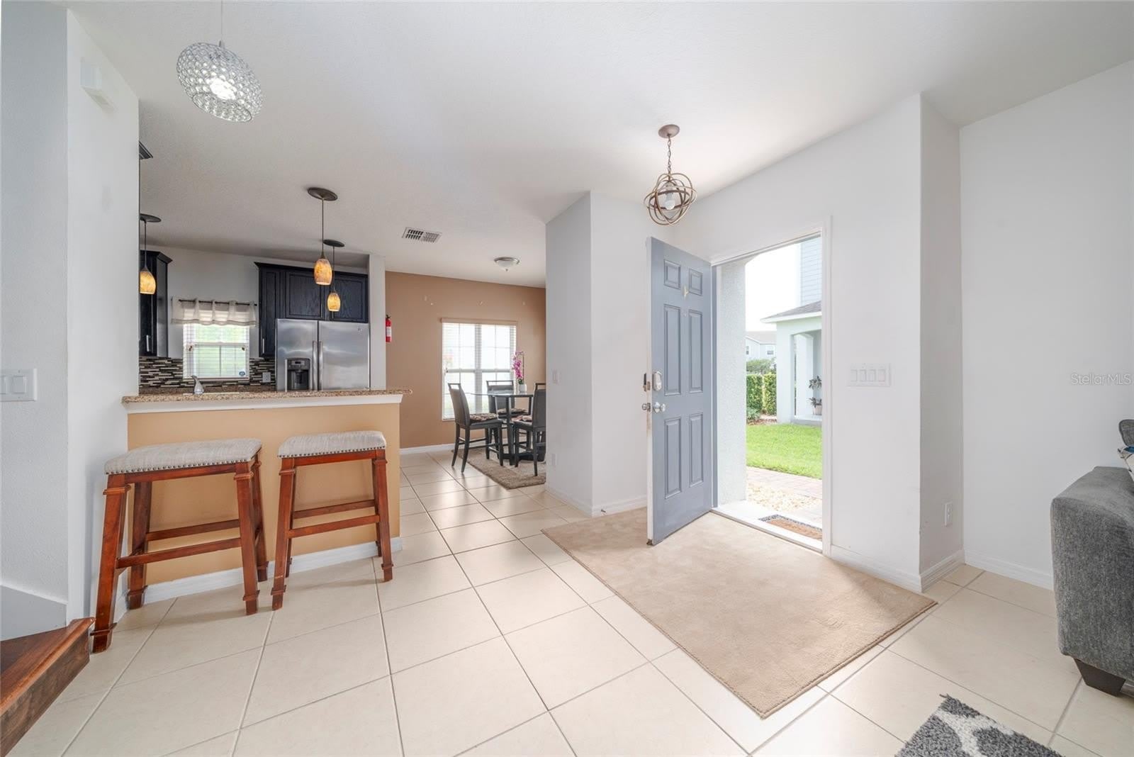 212 PRIMROSE Drive – photo 3