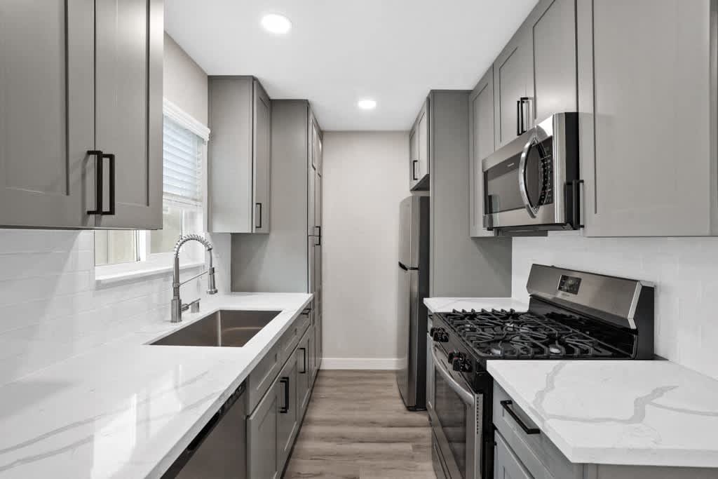 316 Beach Apartments – photo 3