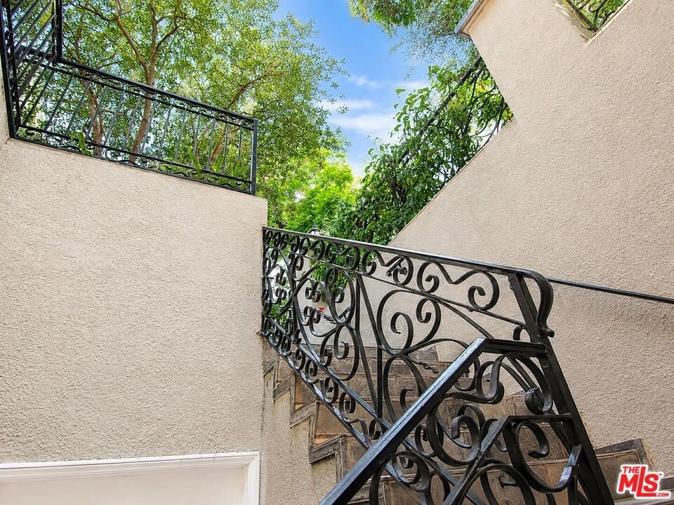 342 N Palm Dr – photo 5