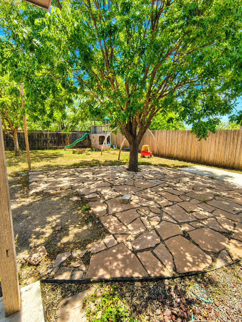 Beautifully Maintained 3 Bed 2 Bath Home Available Now – photo 2