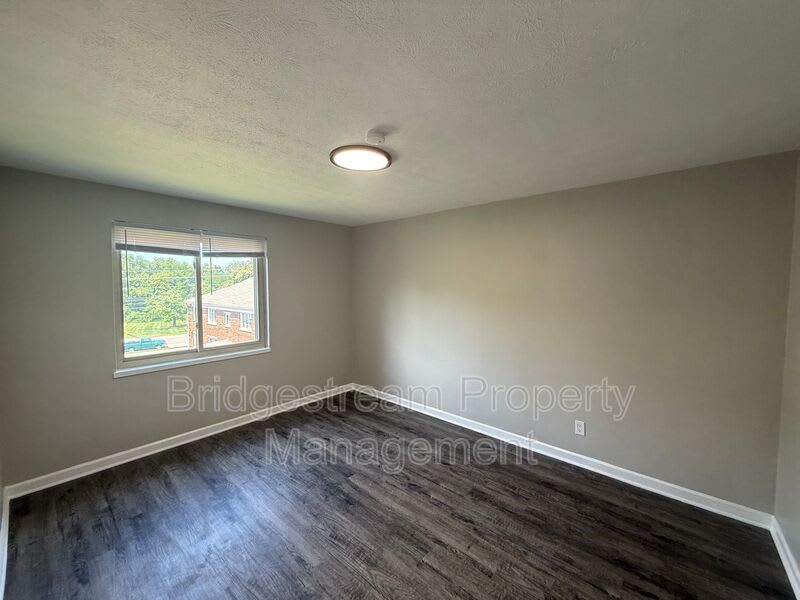 1233 Lytle Lane – photo 4