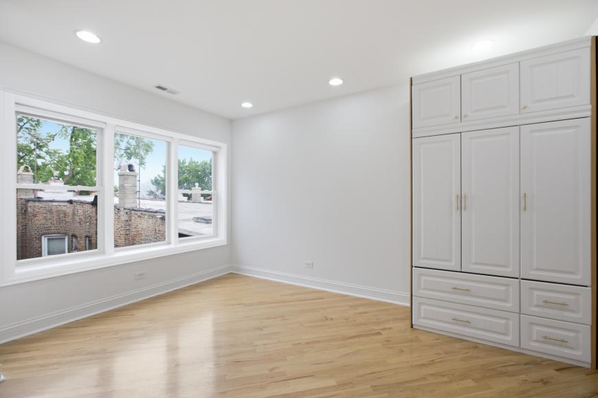 2619 N Harding – photo 4