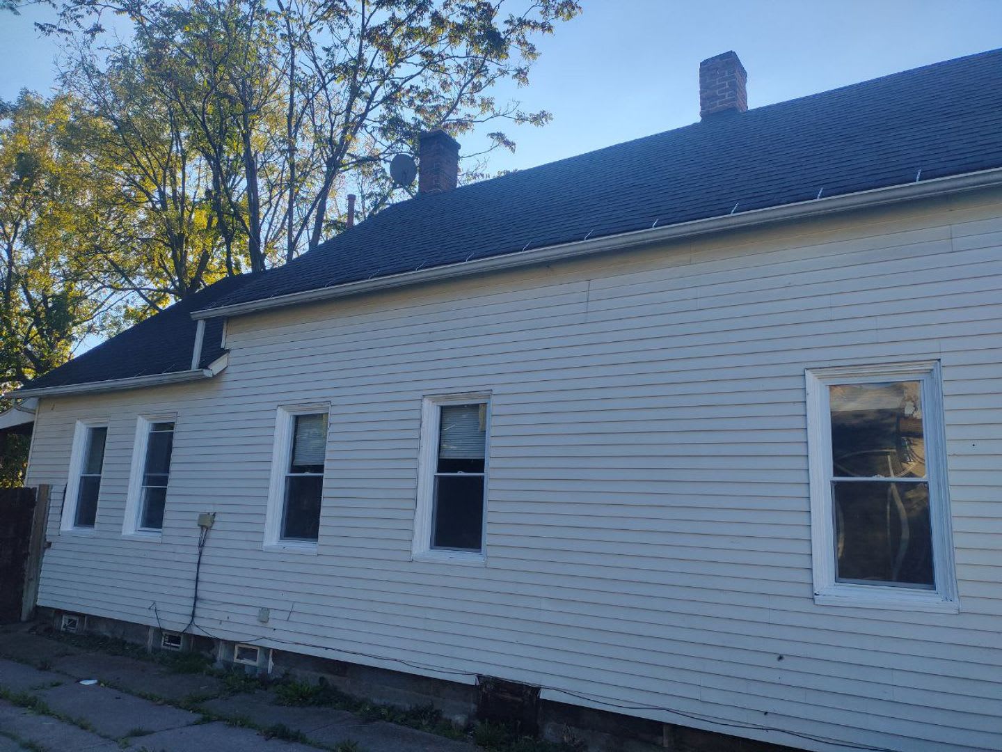 Cozy & Affordable 2-Bedroom Home at 4501 Hyde Ave – photo 4