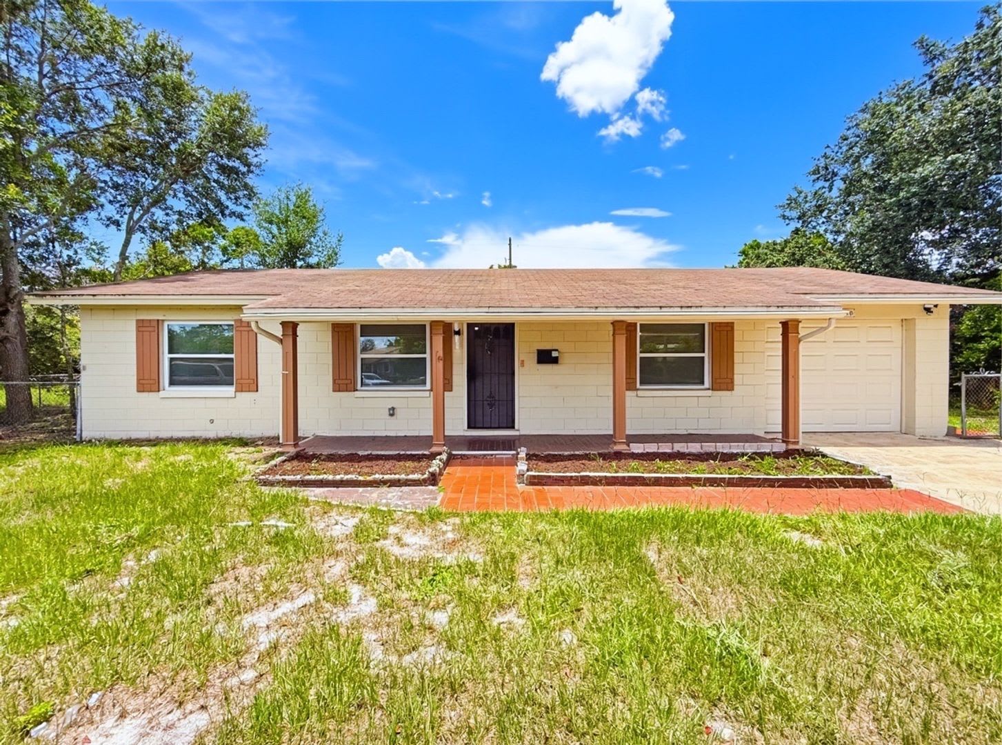 Fully Remodeled 3 Bedroom Home With Bonus Florida Room Huge Fenced Yard – photo 2