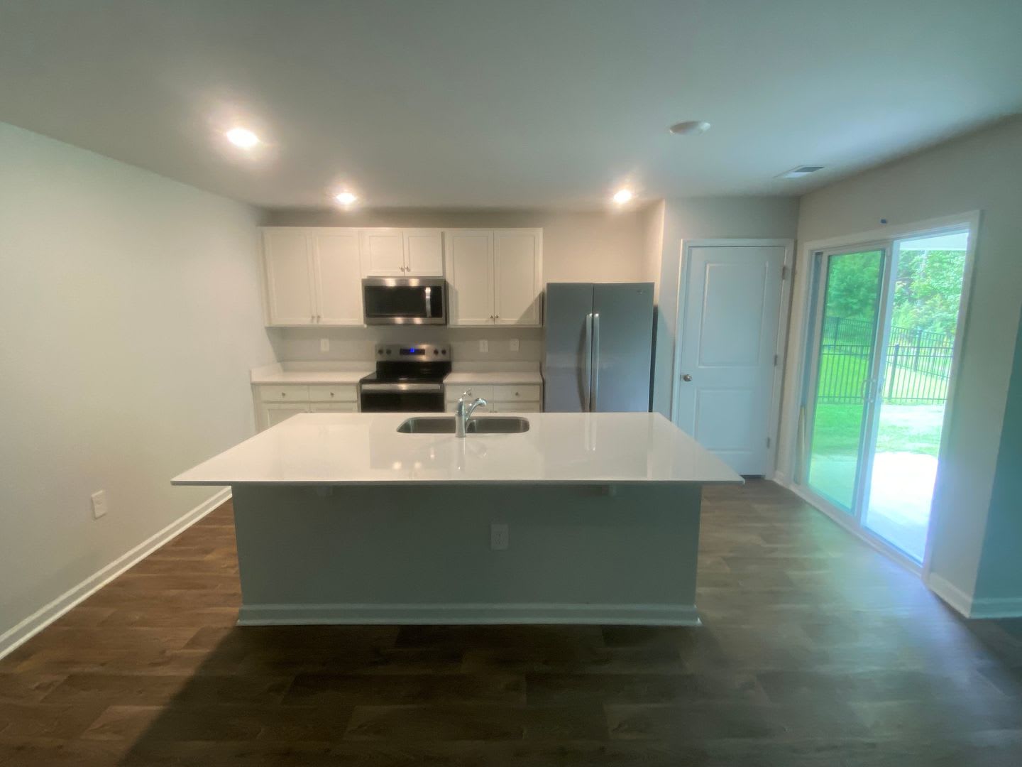 Available Now Introducing This Beautiful 3 Bed 2 Bath Home Located In The Windsong Ii S D In Rincon Ga – photo 2