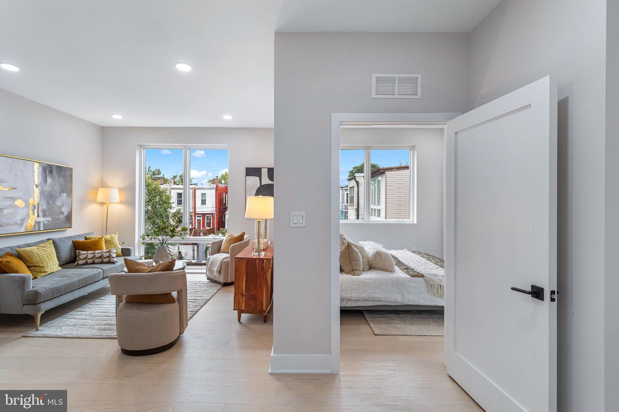 1516 E CAPITOL Street NE – photo 4