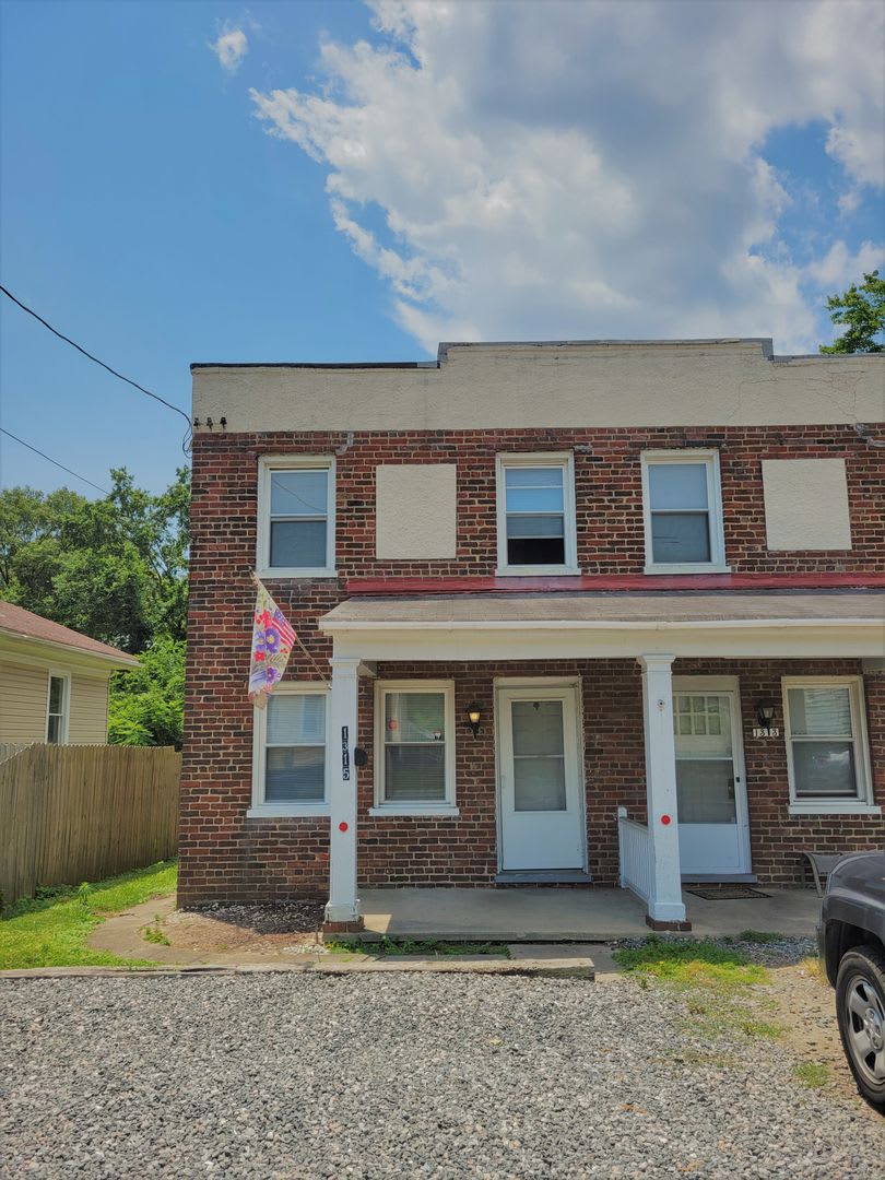 Brick Duplex with 3 bedrooms and 1 bath for rent. – photo 2
