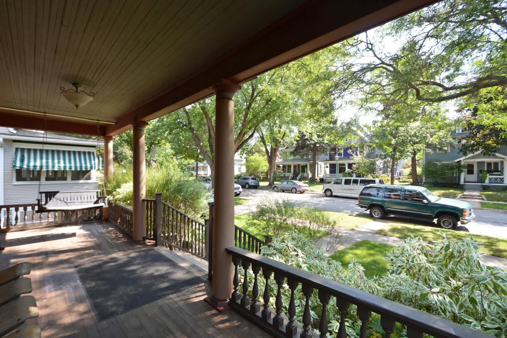 Charming 4Br Duplex In Merriam Park Available 9 11 – photo 2