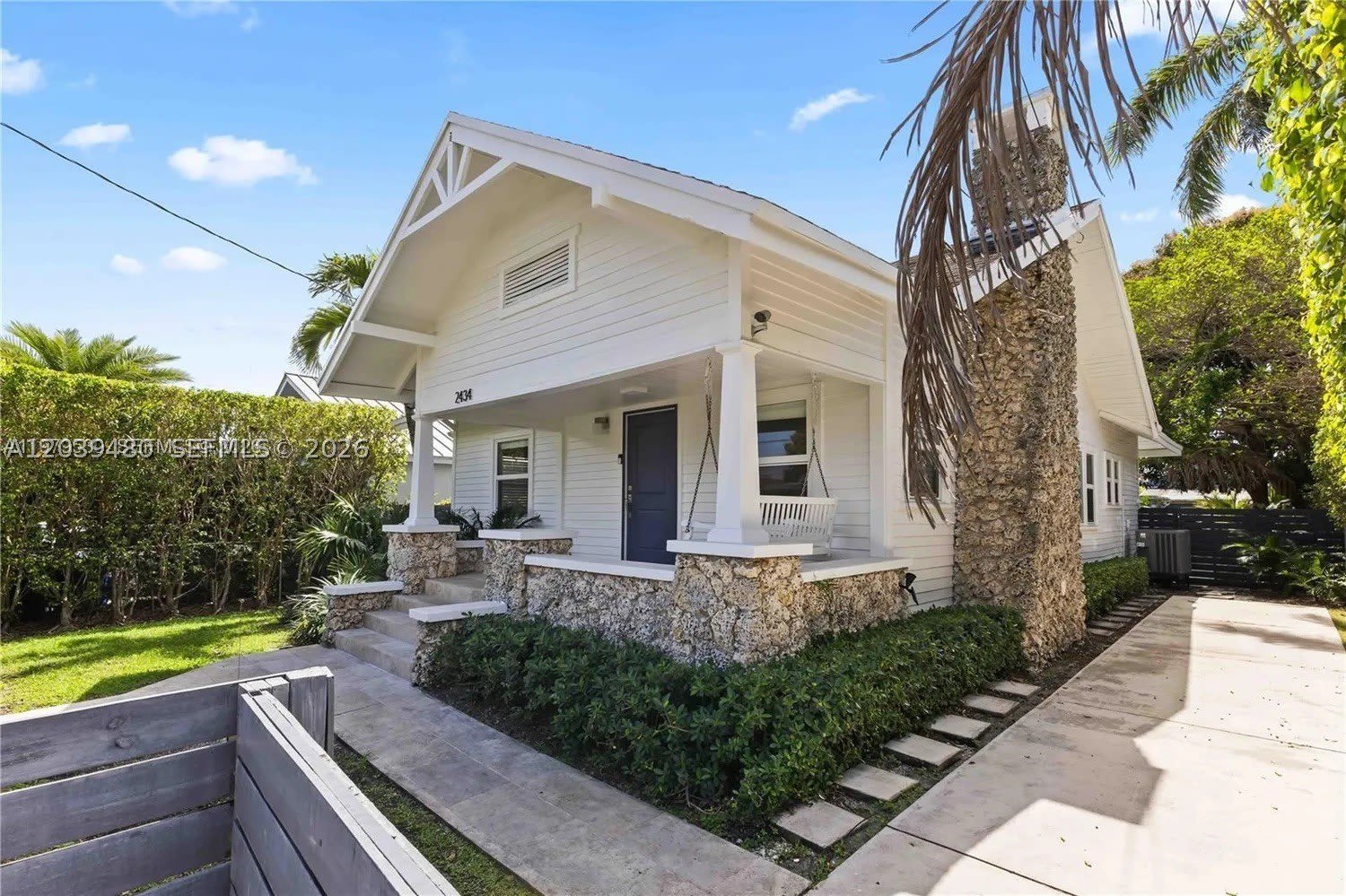 2434 SW 15th St – photo 2