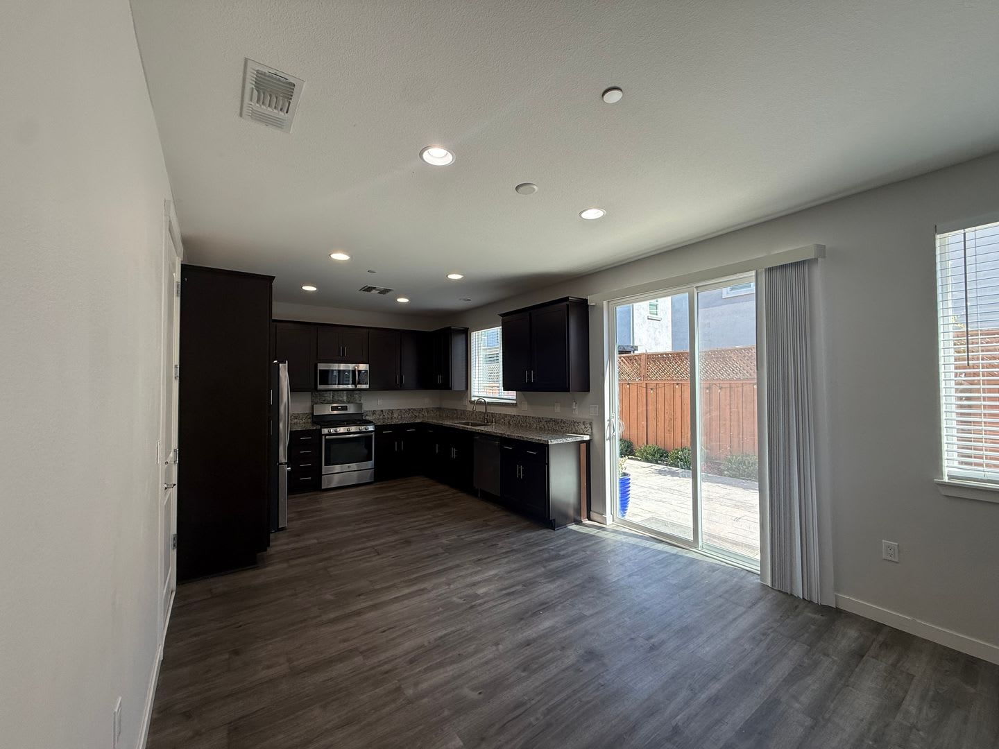 Beautiful Newer 4-Bedroom Home – photo 2