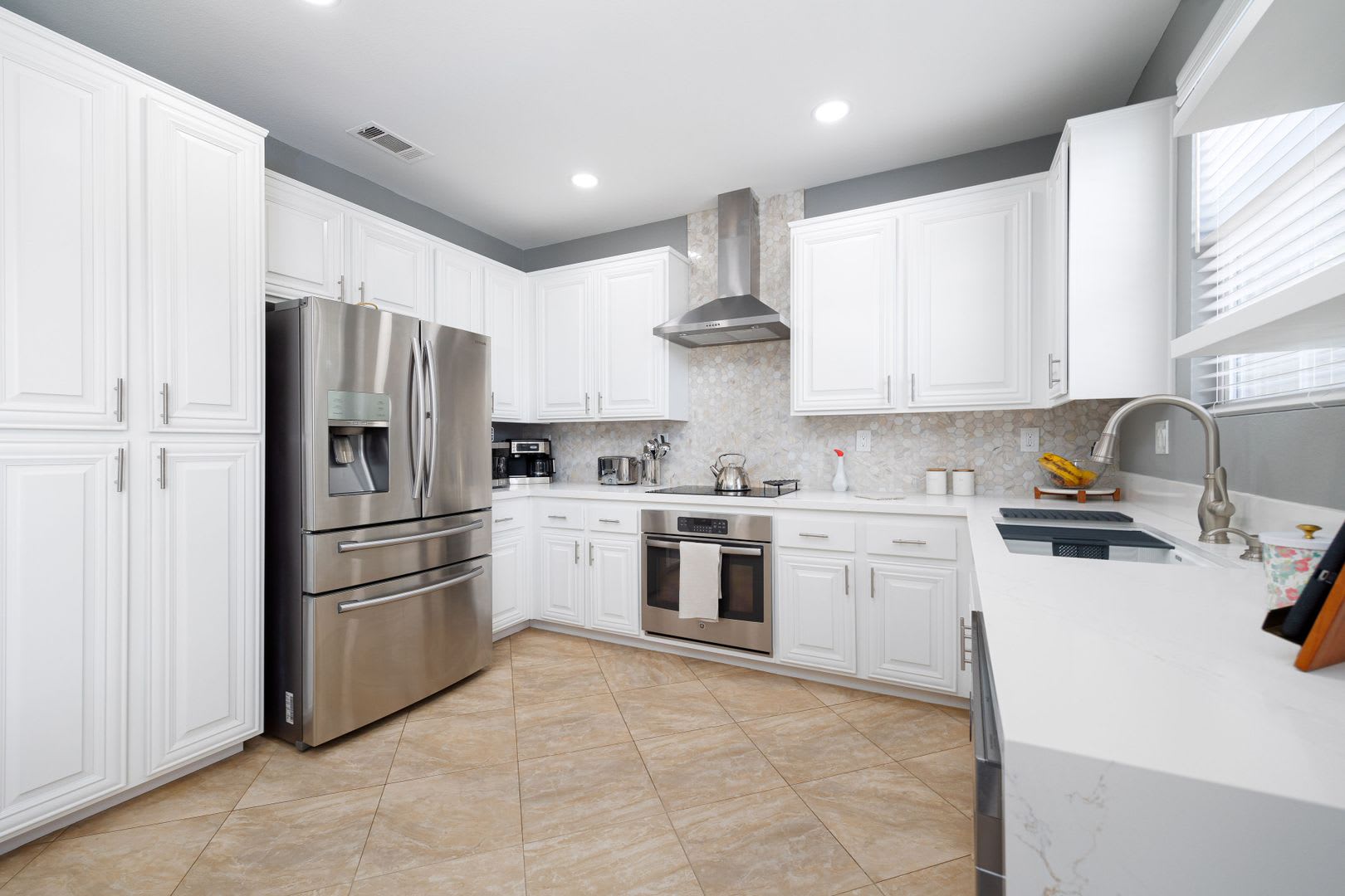 Live Big in Eastlake! This is the ONE. – photo 4