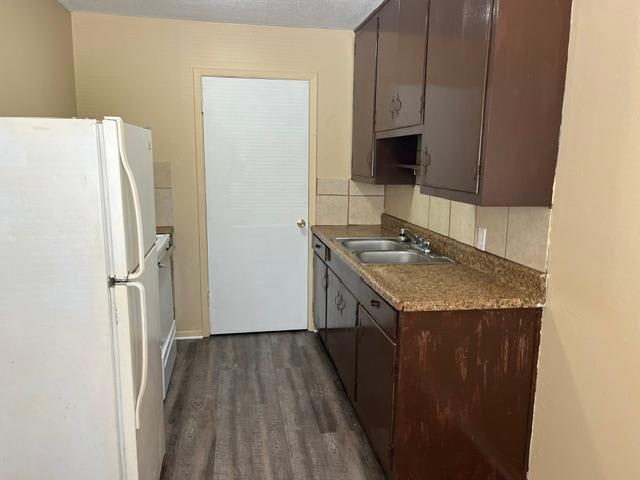 411 Johnson St – photo 4