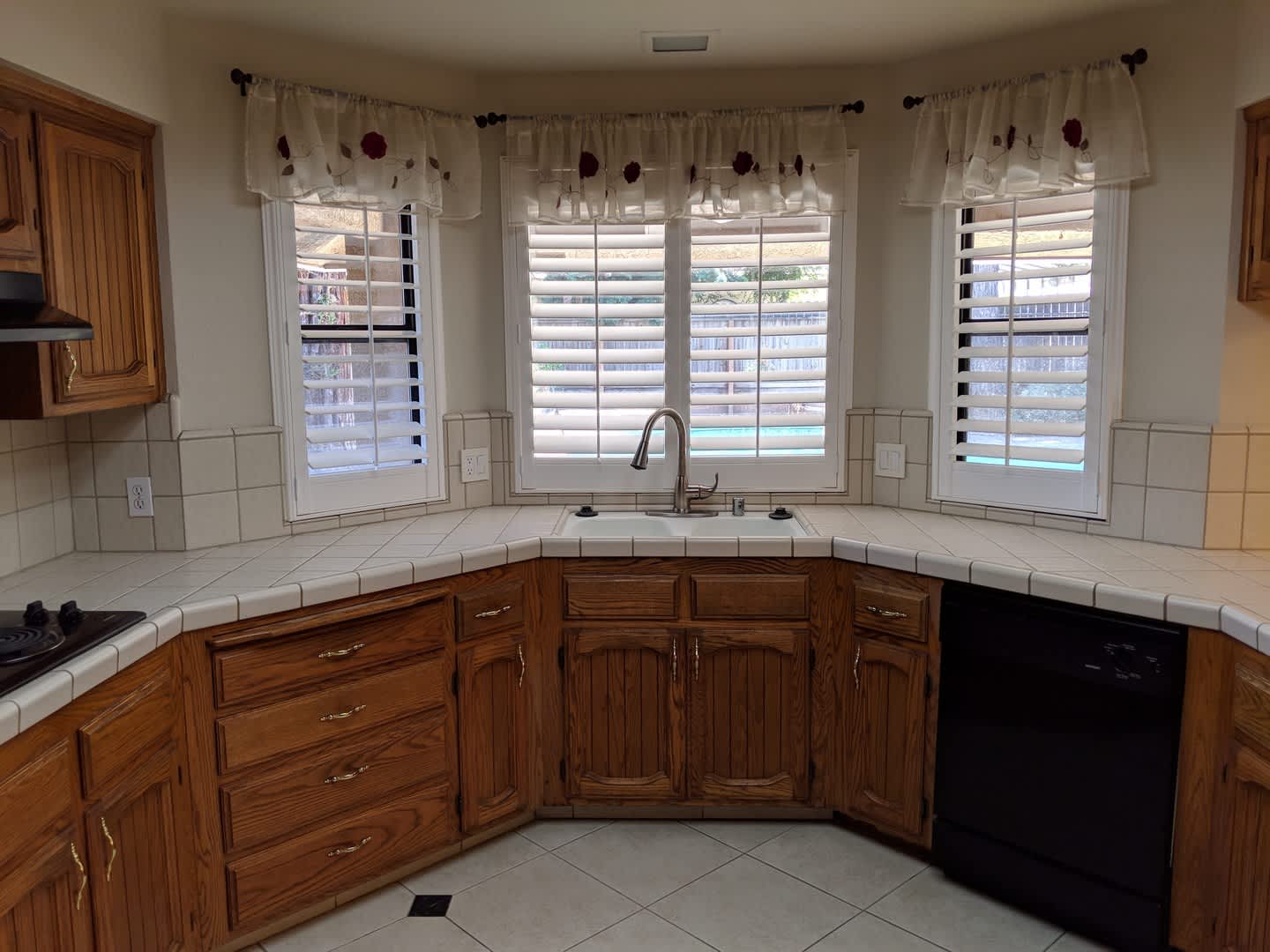 NE Fresno home near Clovis West High School & Woodward Park, In-ground swimming pool! – photo 3