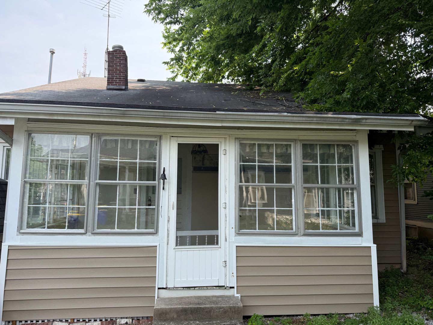 3 Bed/1 Bath Home with Cellar – photo 3