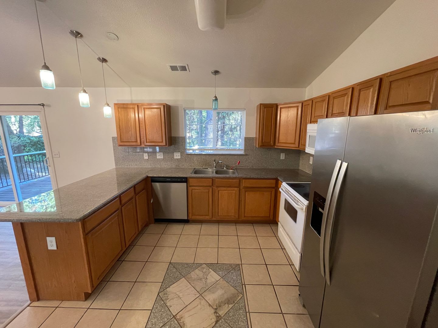 3 bedroom 2 bath home in Magalia, attached garage, pet friendly, fenced back yard – photo 4