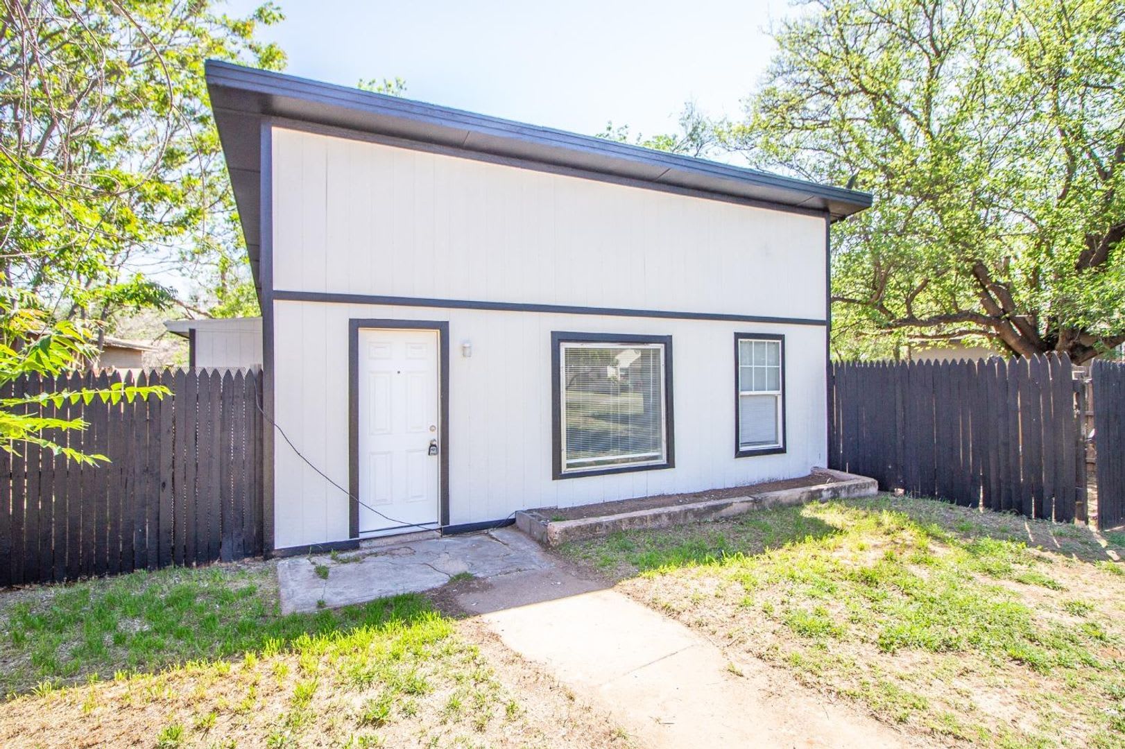 Updated 2 bed 1 bath house – photo 2