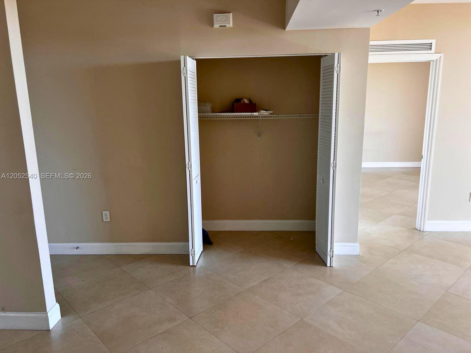 2425 Southwest 27Th Avenue – photo 2