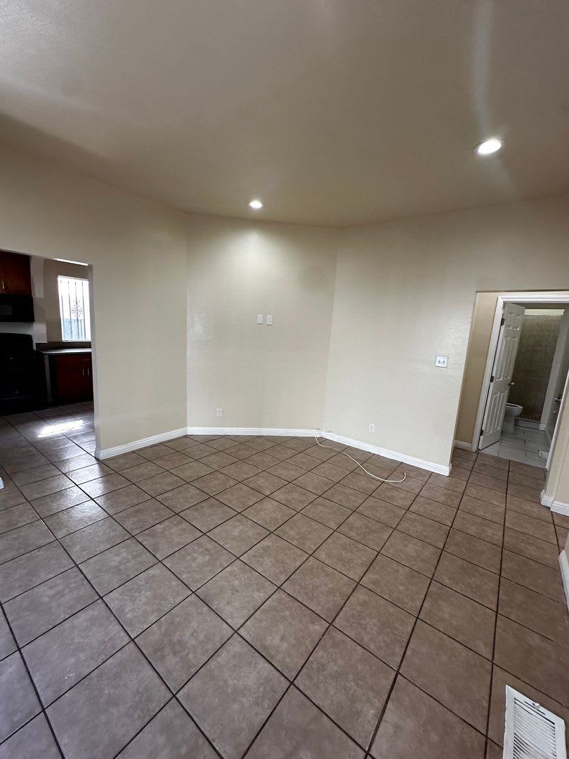 Welcome to 750 E 40th Pl – photo 1