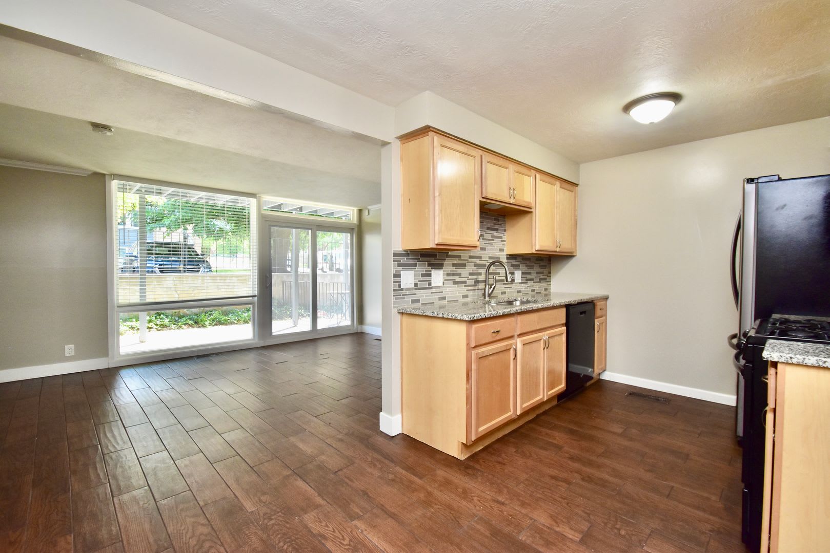 Cute 2 Bed 1 Bath Condo in Bountiful!! – photo 4