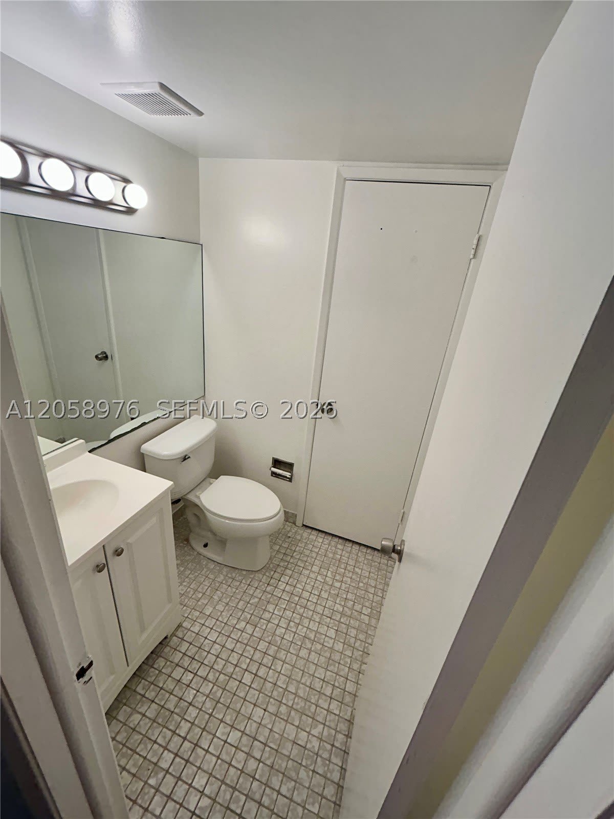 210 W Park Dr – photo 5