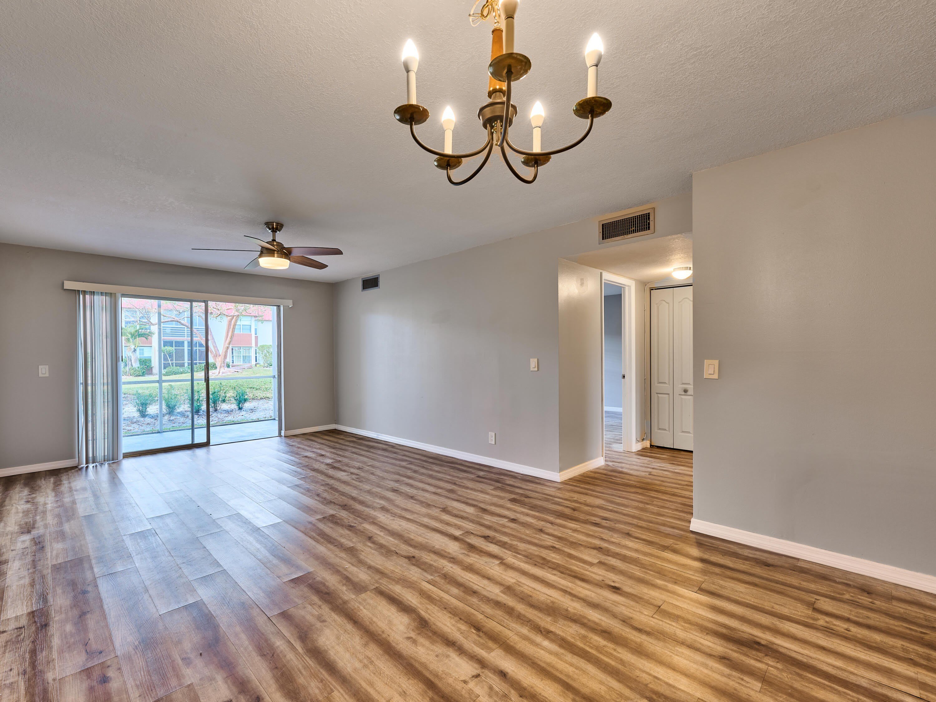 12021 W Greenway Drive – photo 4