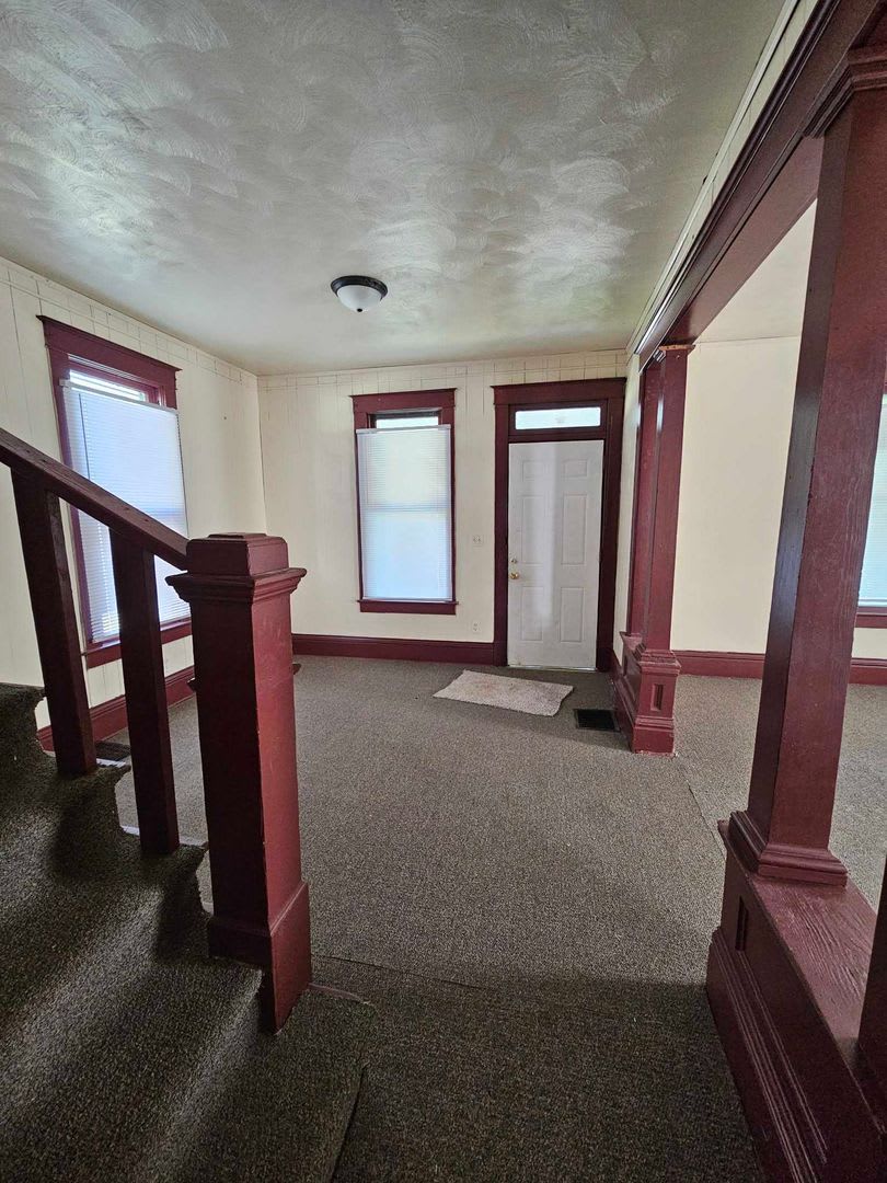 812 E Cantrell St 2 Bedroom 1 Bath With Option For 3Rd Bedroom On Main – photo 3