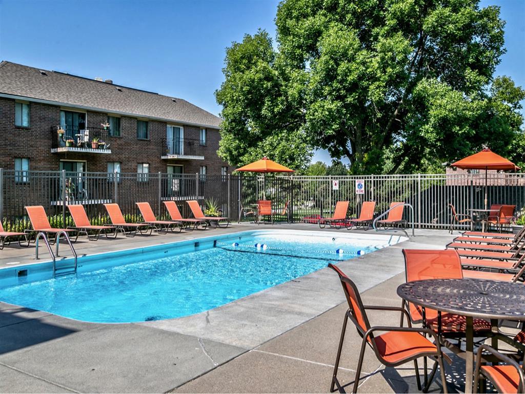 Edgewater Court Apartments – photo 5