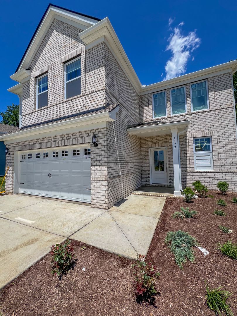 Gorgeous Home in Ross Farms with a Pool, Fitness Center and More! – photo 2