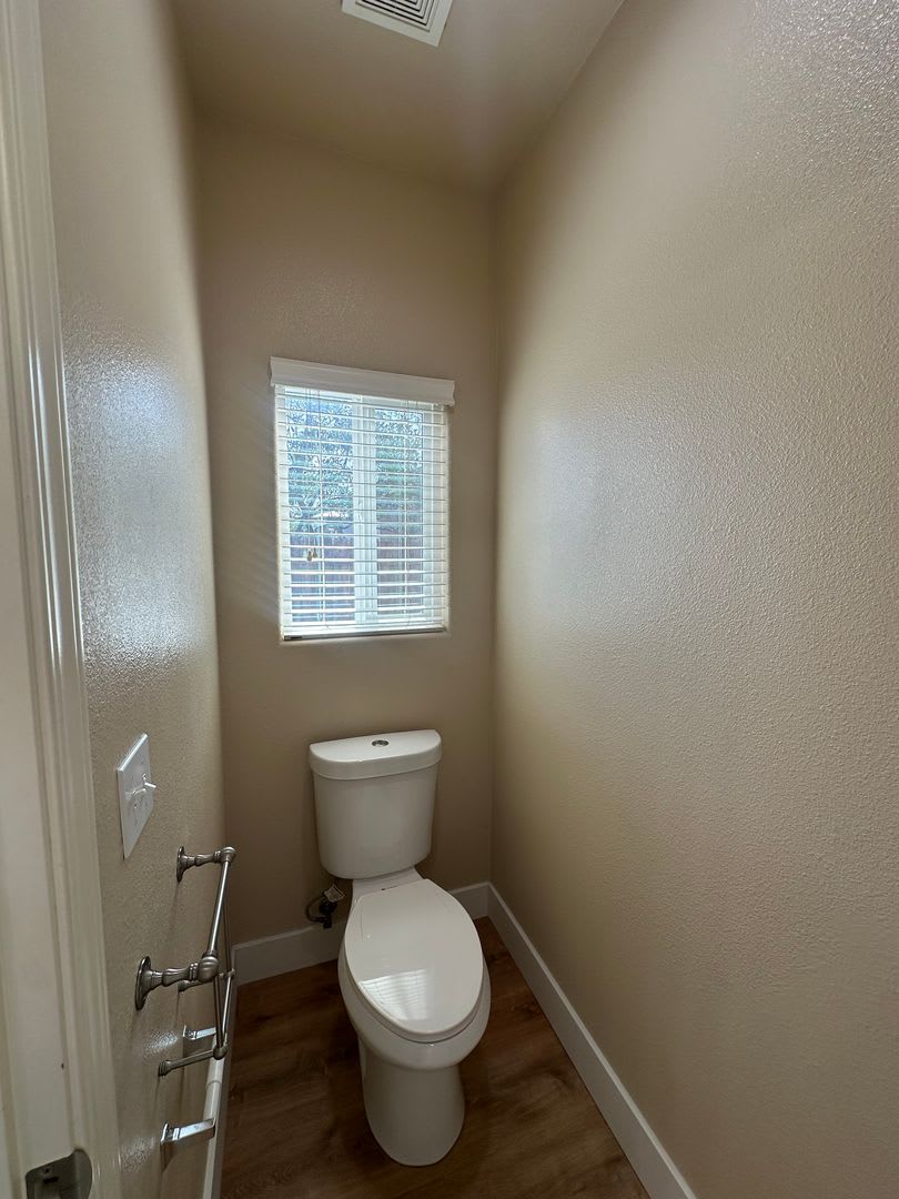 Spacious Lemoore home coming soon, pet friendly! – photo 4