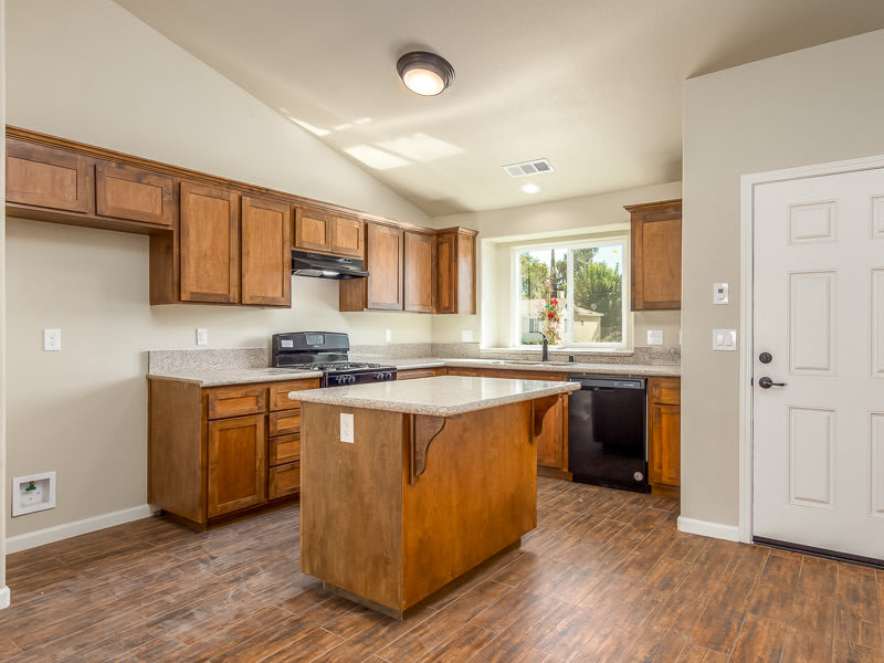 1010 West Goshen Avenue – photo 2
