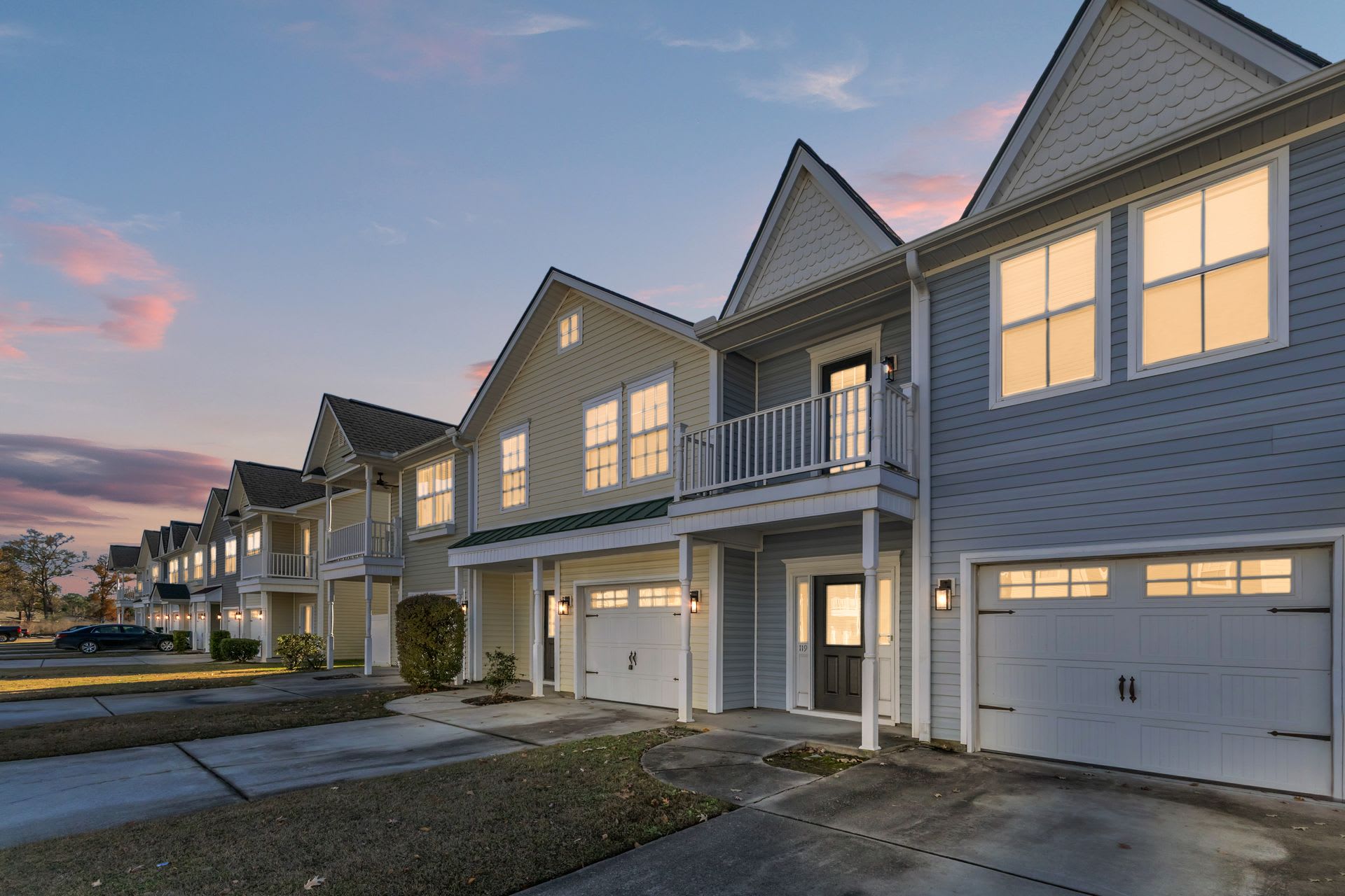 Spacious 3BR Townhome + Garage – photo 1