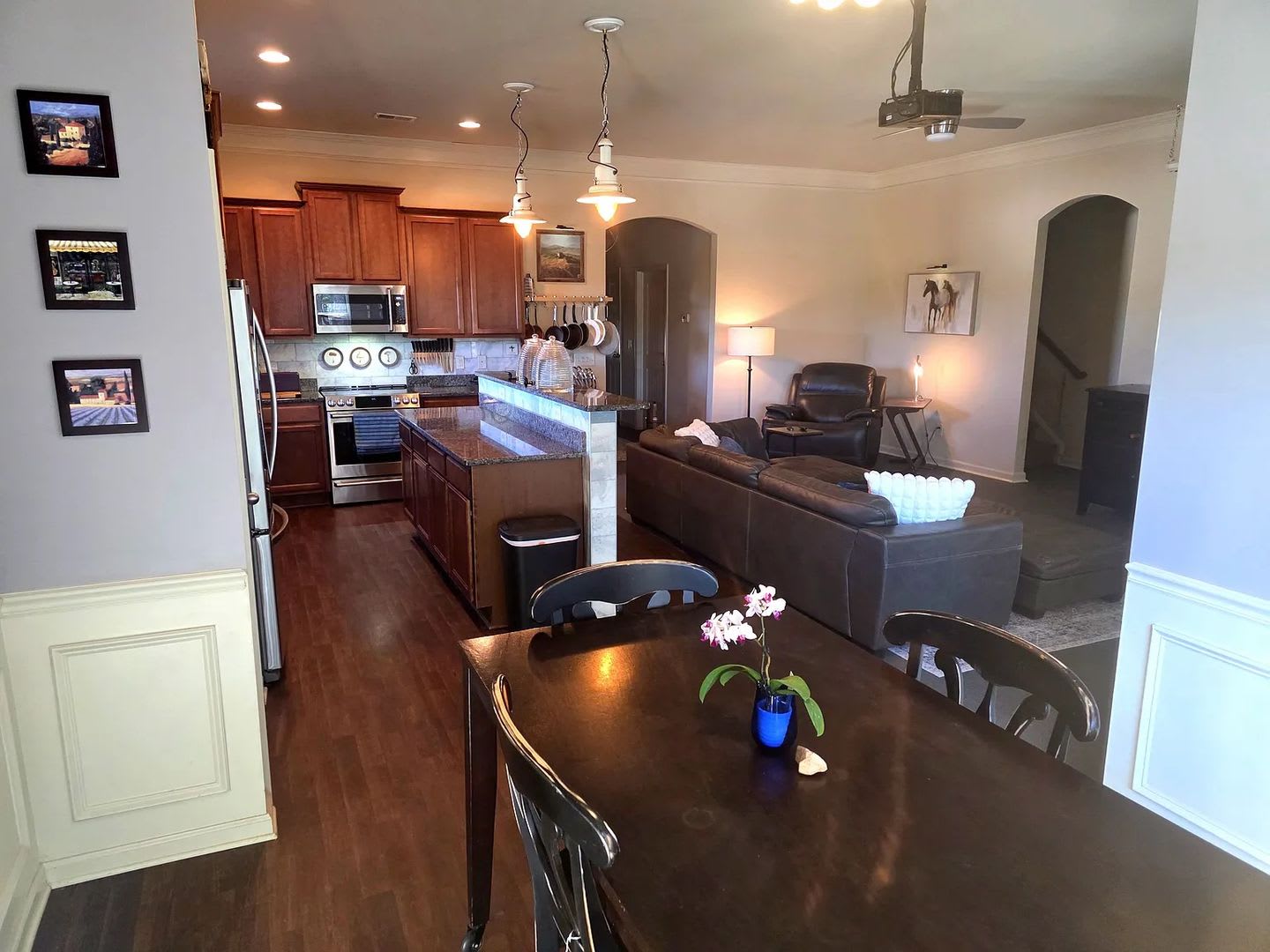 Room in 4 Bedroom Home at Katielee Cove – photo 5