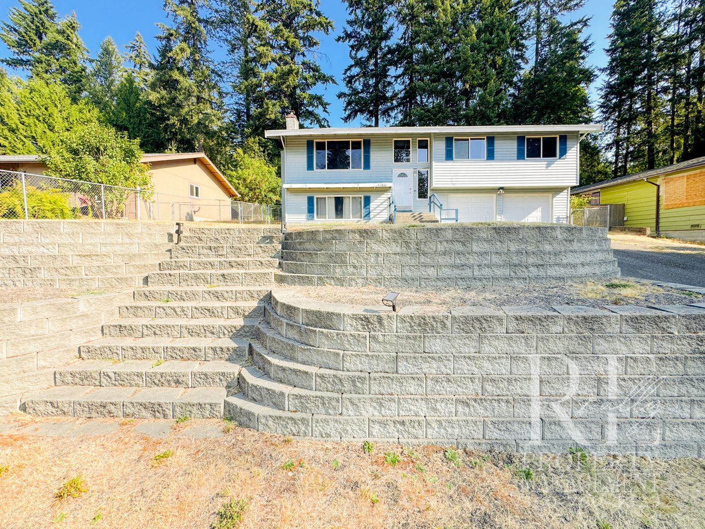 Spacious Port Orchard Split-Level with A/C, Two Living Areas & Fenced Backyard – photo 2