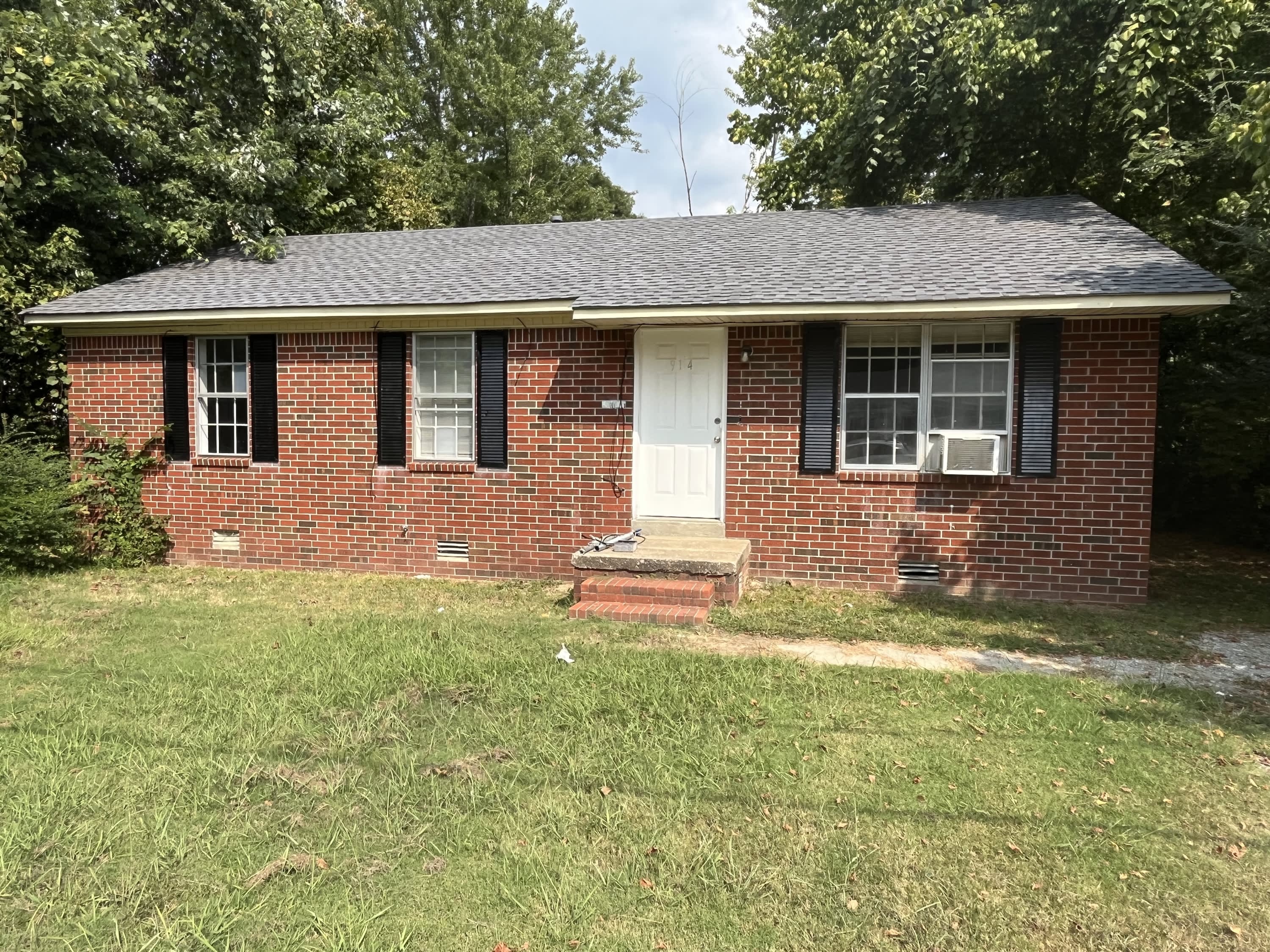 914 Monroe Rd – photo 1
