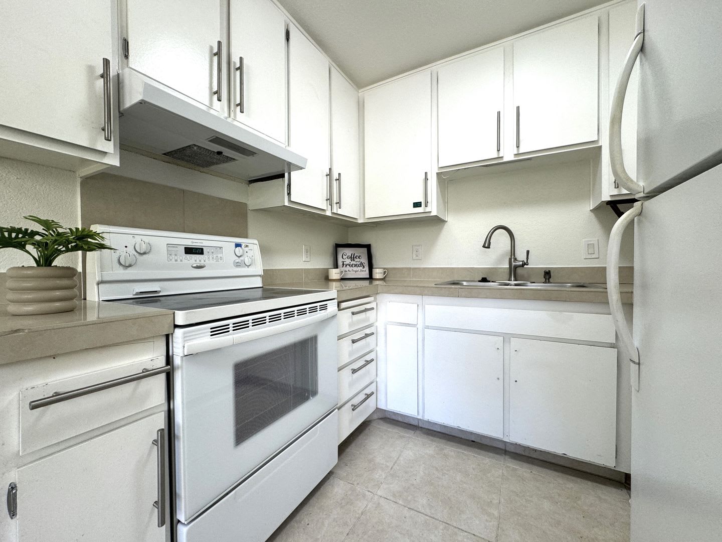 Available Now Beautiful Ground Floor 2 Bed 2 Bath Condo In Palm Springs – photo 2