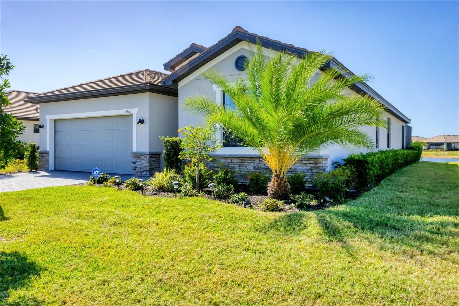 15716 BAREFOOT BEACH Drive – photo 3