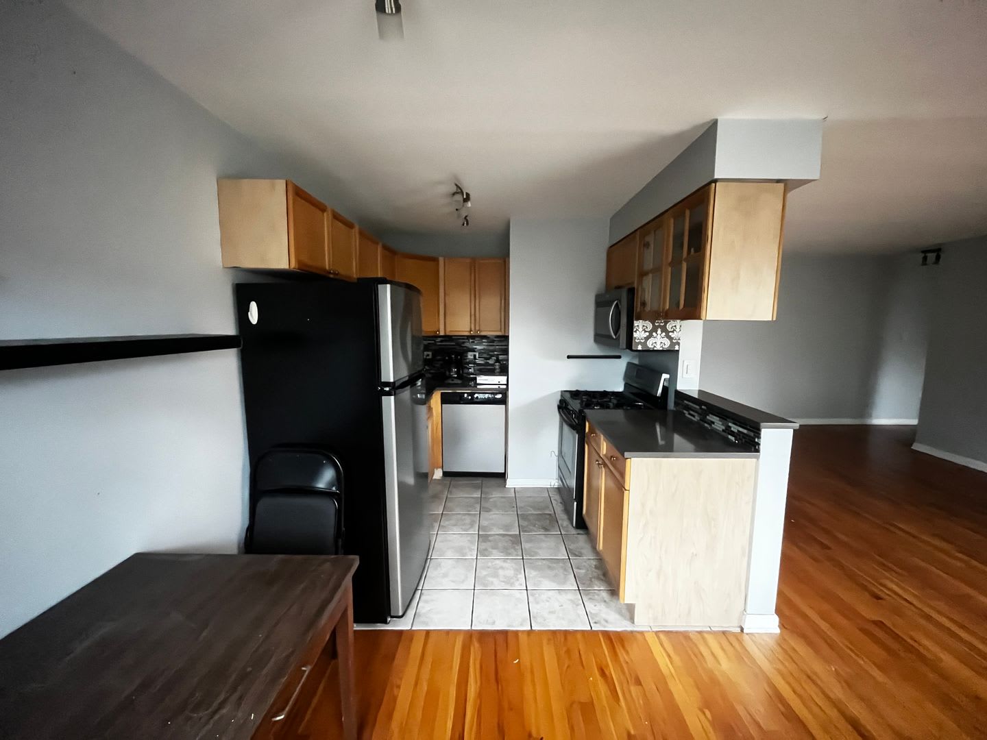 Spacious Updated 1 Bed / 1 Bath in Prime Rogers Park Location – In-Unit Laundry! – photo 3