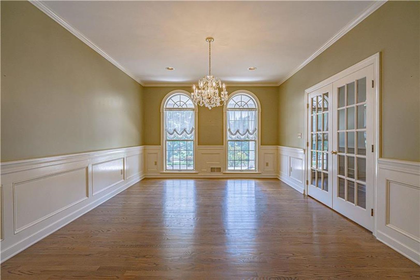 Elegant Living Awaits: Luxurious 4-Bedroom Home with Pool in Bethlehem Area School District – photo 2