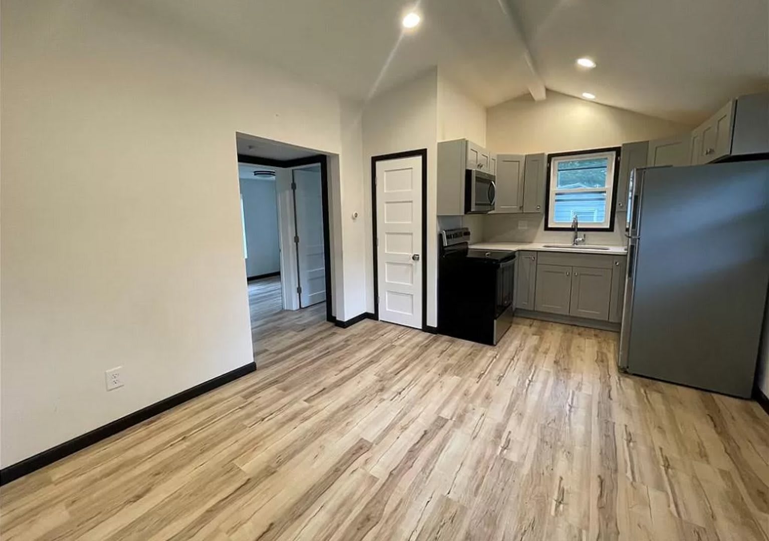 830 Harrison Street – photo 5