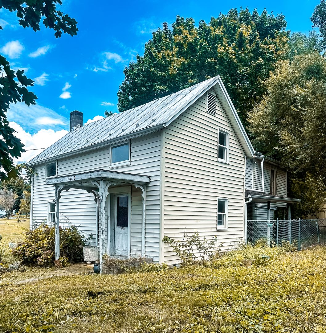 Handyman Special! Rent or Rent-to-Own – 3 Bedroom, 2 Bath House with a Spacious Yard – photo 1