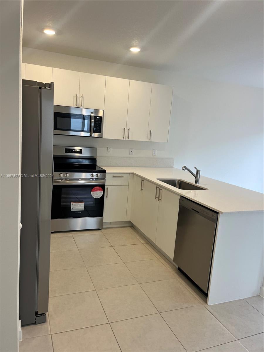 5090 SW 37th St – photo 1