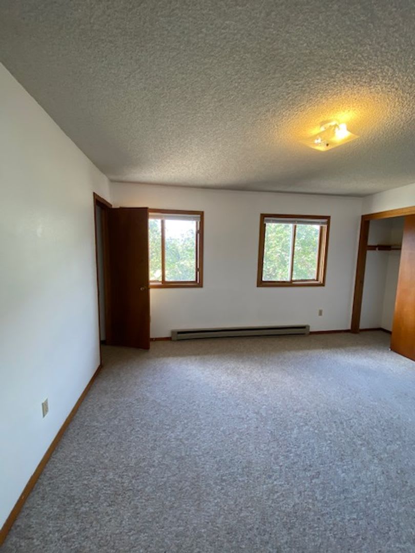 3 Bedroom 2 1/2 Bathroom Townhouse- CLOSE TO MSU – photo 4