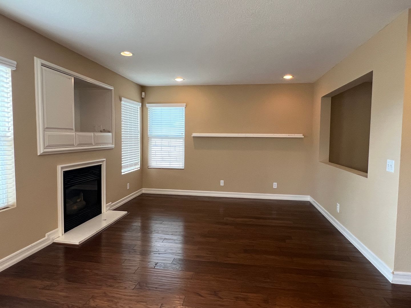 Tustin 3 bed 2.5 bath + office and bonus room – photo 5