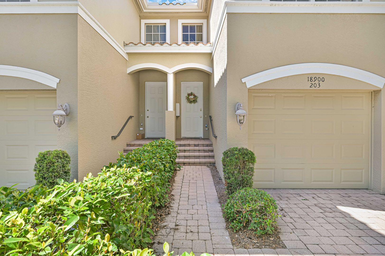 Now Available Unfurnished Townhome 3 2 In Shadow Wood – photo 2