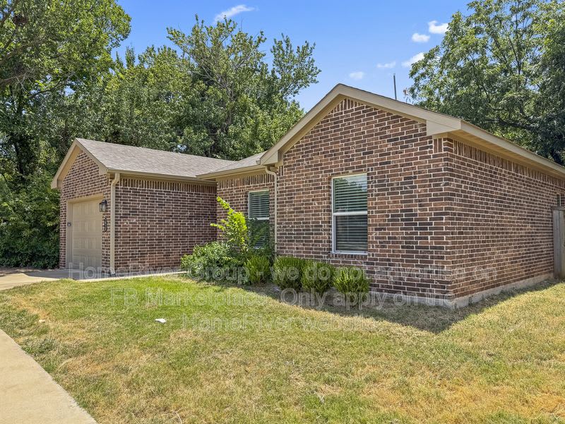 2024 E Lamar St – photo 2