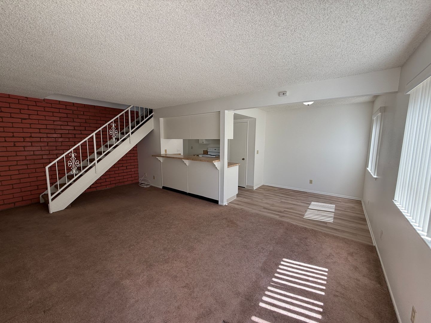 Updated 2 Bed / 1 Bath Townhouse with Pool Access – Port Hueneme – photo 2