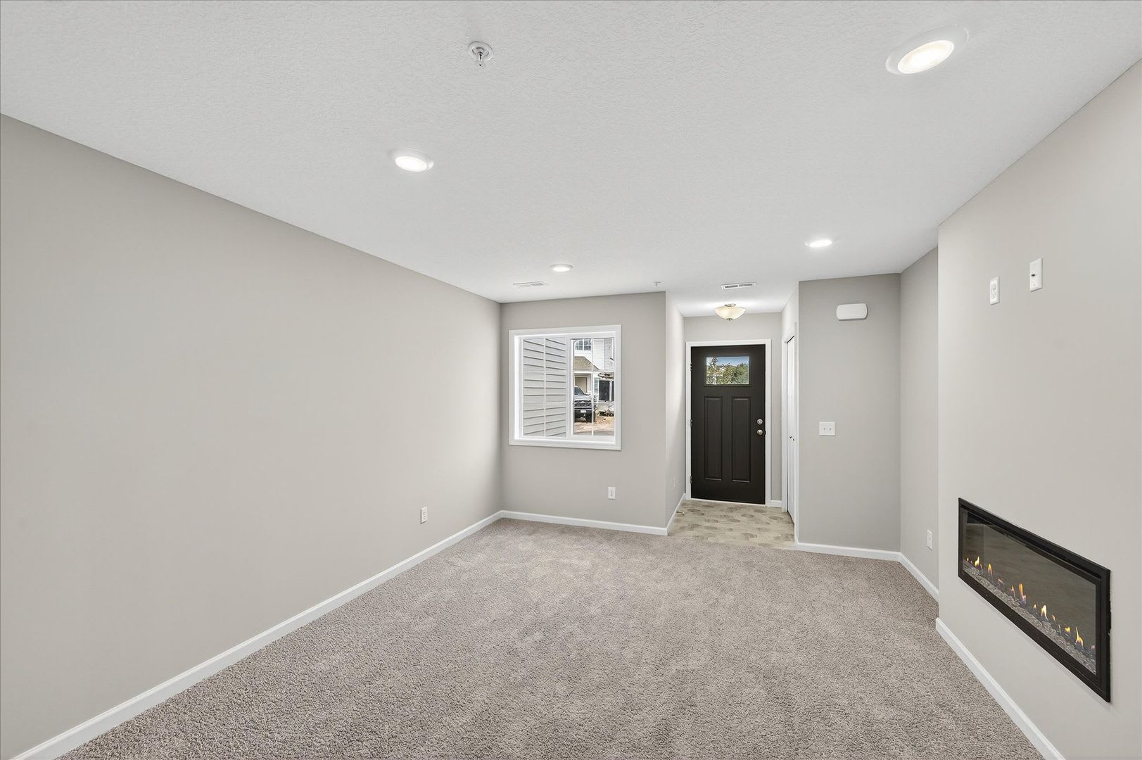 New construction interior-unit townhome in Zimmerman! – photo 3