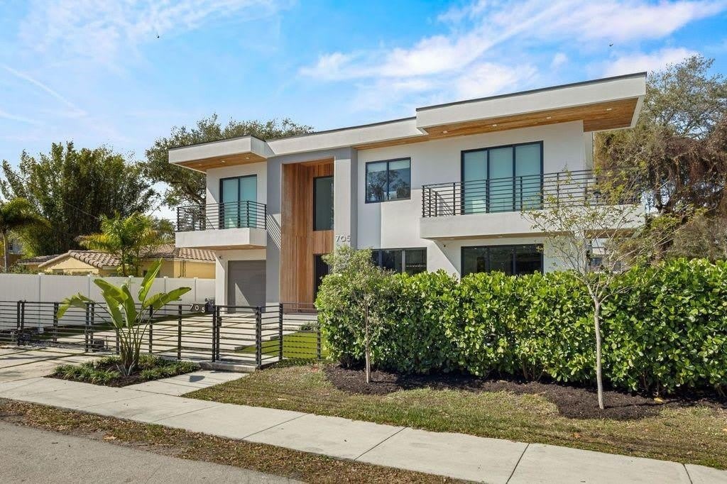 705 Sw 8Th Terrace – photo 4