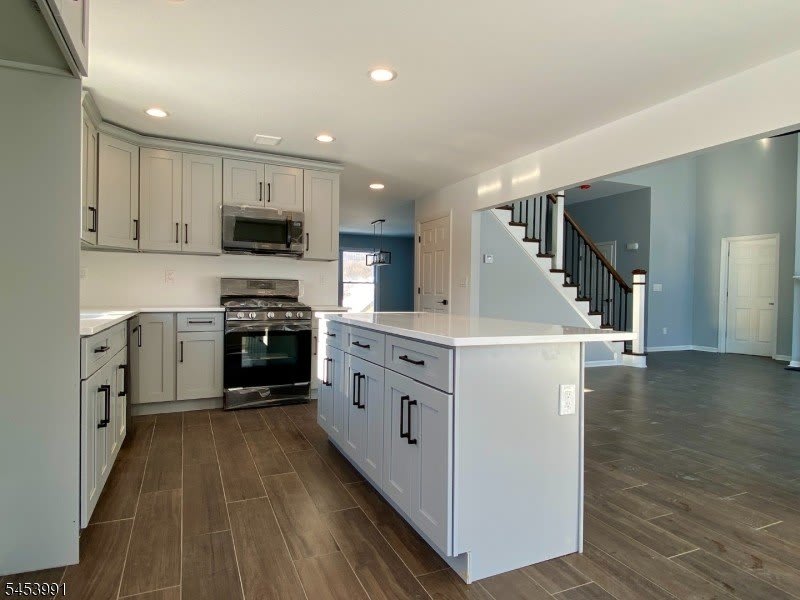 22 Woodcott Dr – photo 4